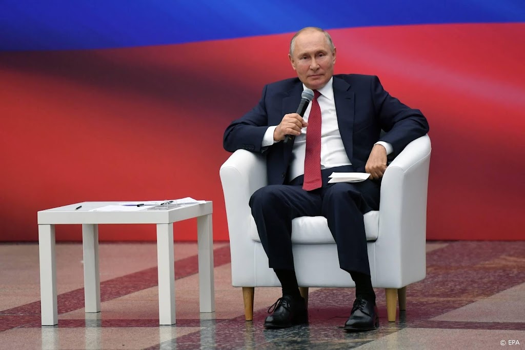 Poetin trakteert gepensioneerden kort voor verkiezingen 