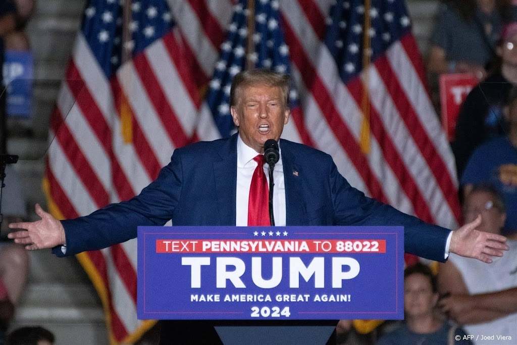 Oud-president Donald Trump geeft zich aan in Georgia