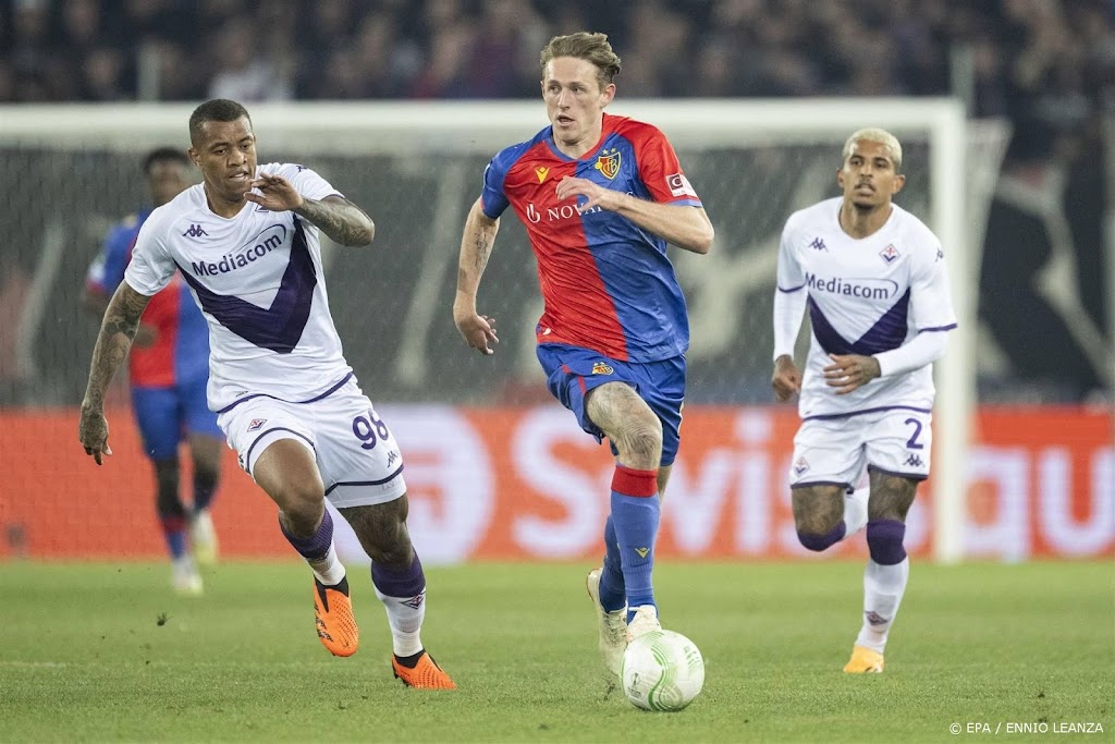 Jeugdinternational Burger staat voor vertrek bij FC Basel