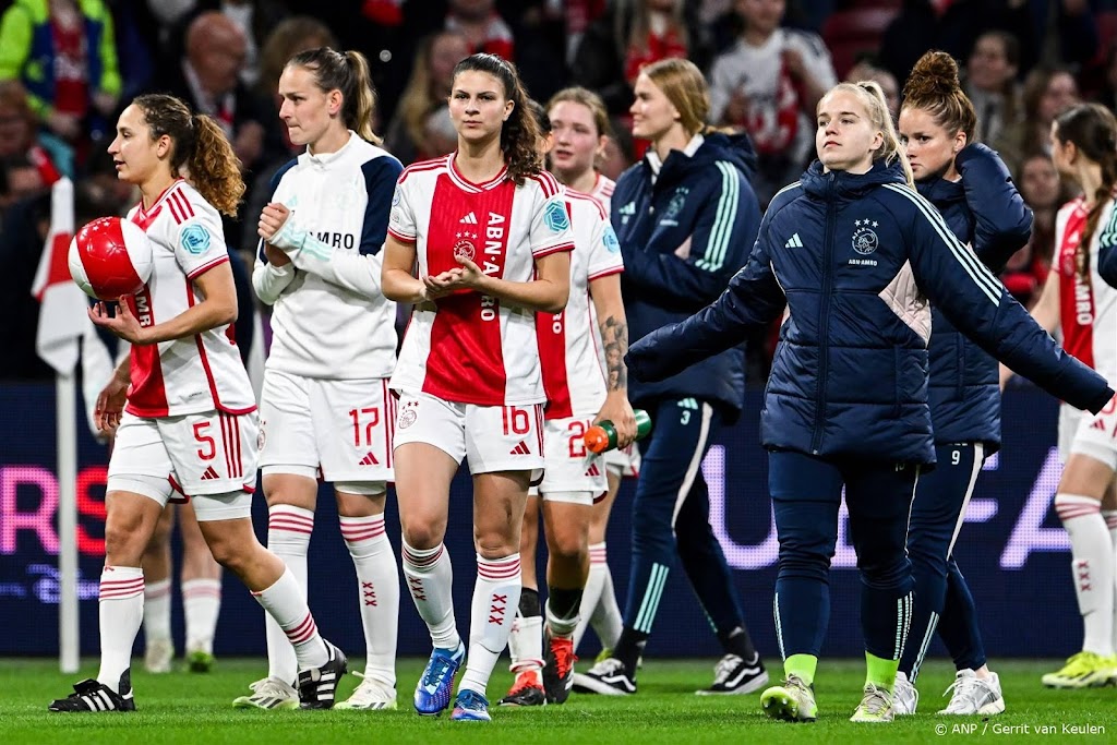 Voetbalsters Ajax lijden kansloze nederlaag in Madrid