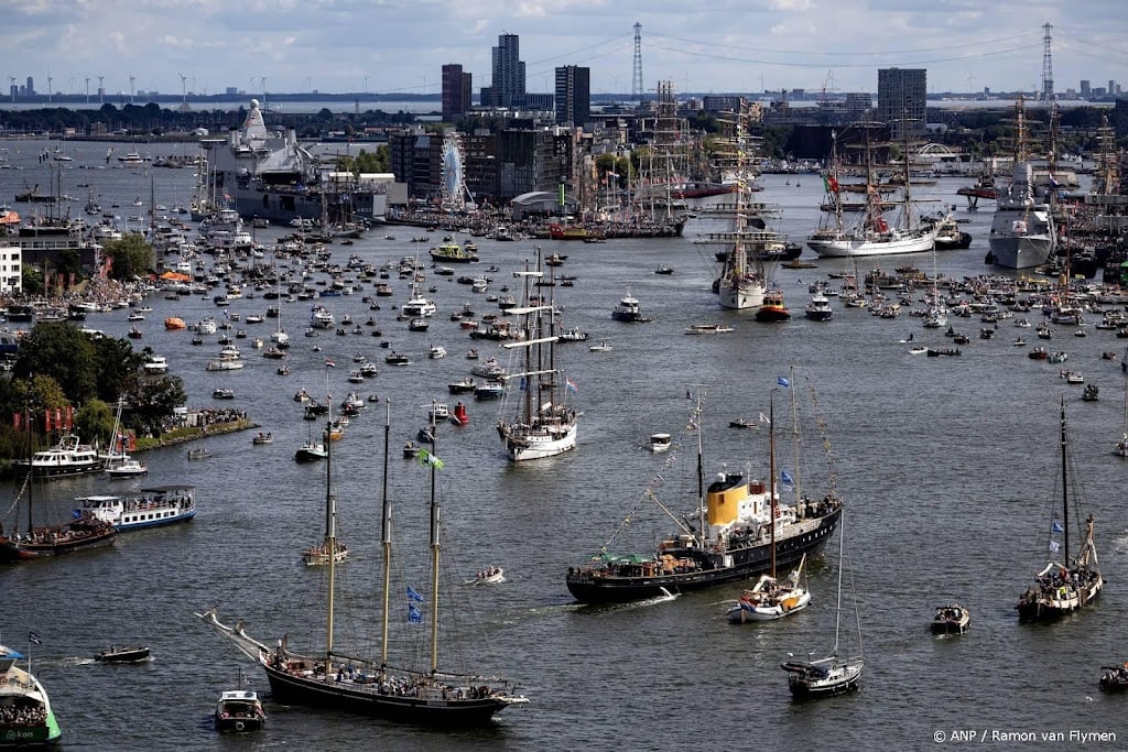 Eerste SAIL-schepen vertrokken uit Amsterdam