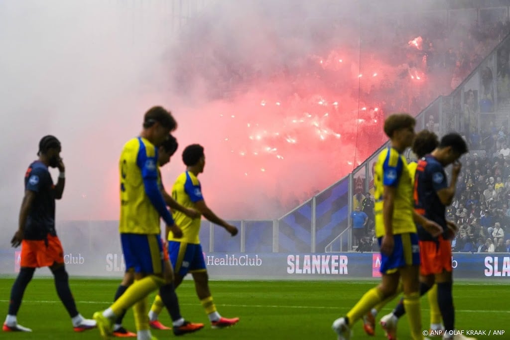 Rapport: betere toegangscontrole nodig tegen vuurwerk in stadions