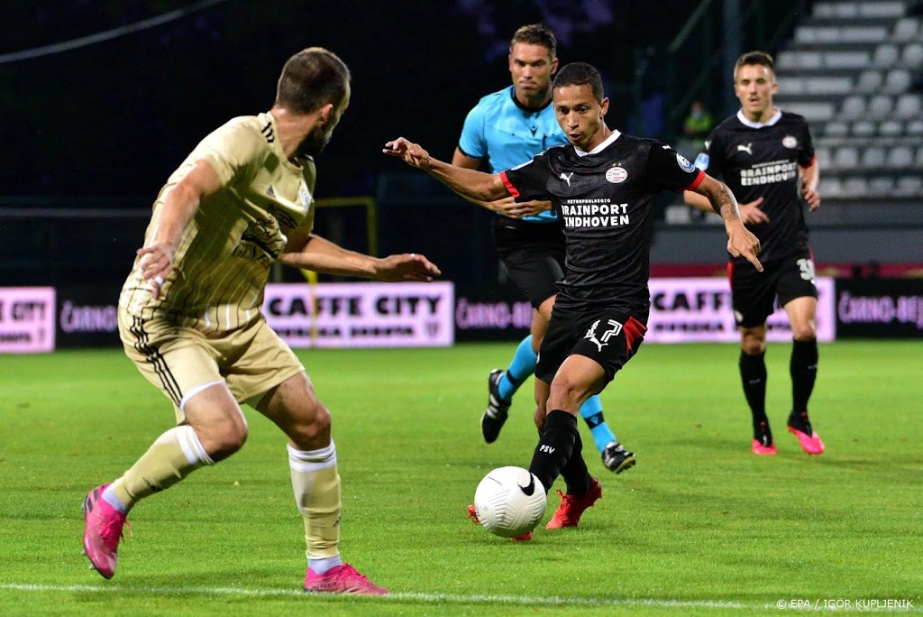 PSV bereikt play-offs Europa League na ruime zege op Mura