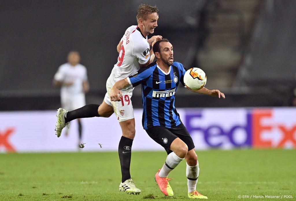 Cagliari neemt verdediger Godín over van Inter