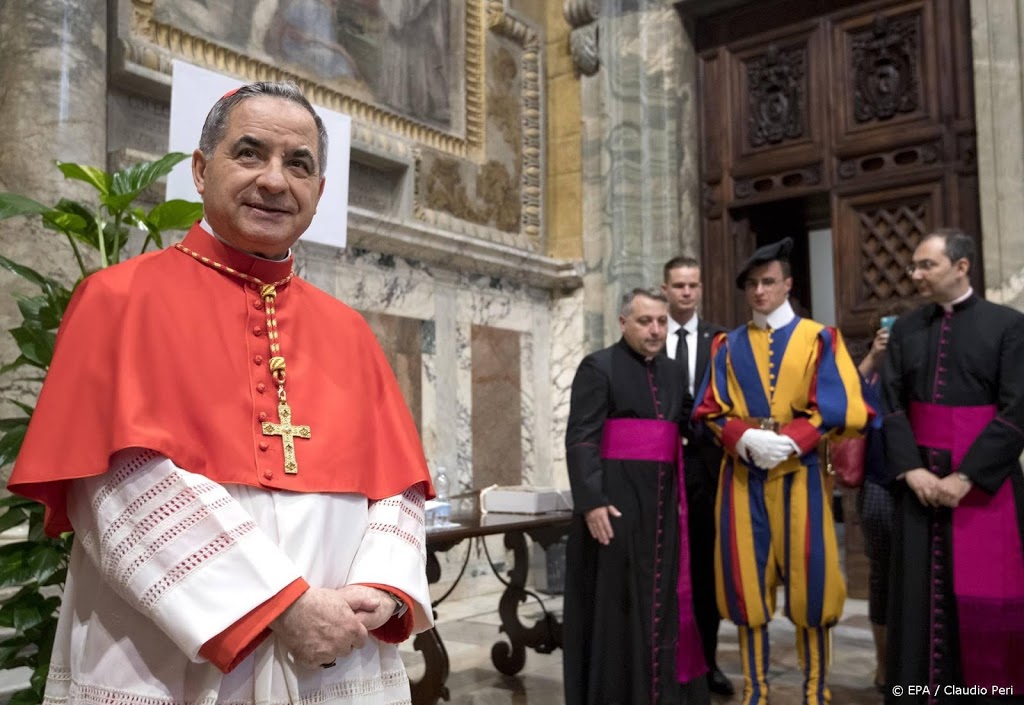 Kardinaal opgestapt na financieel debacle Vaticaan