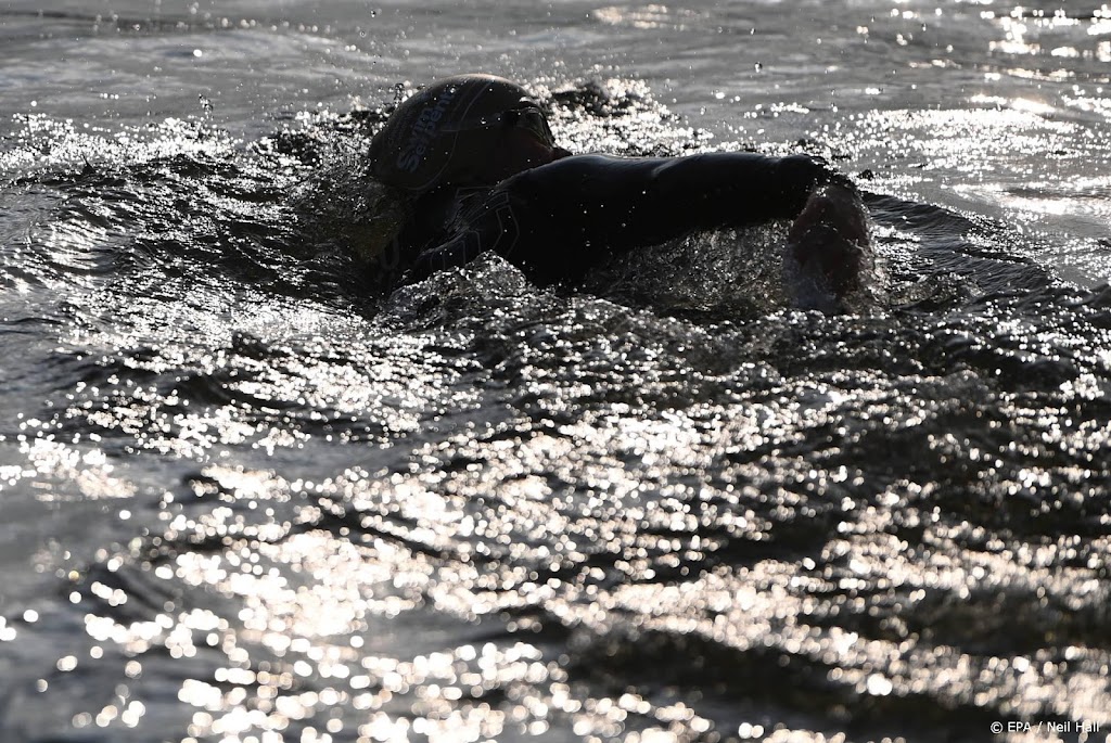 Brit zwemt twee dagen non-stop door Loch Ness