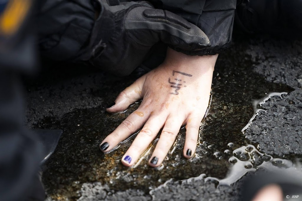 Politie maakt einde aan blokkade A12 door klimaatactivisten