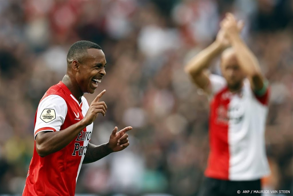Feyenoord start met aanvallers Paixao en Minteh tegen Ajax
