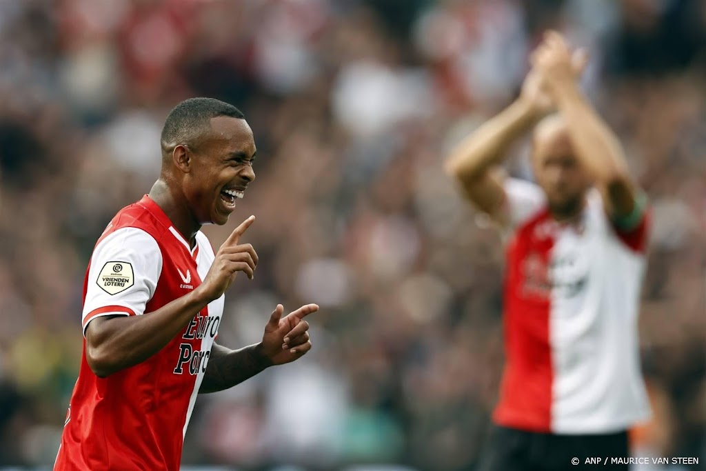 Feyenoord start met aanvallers Paixao en Minteh tegen Ajax