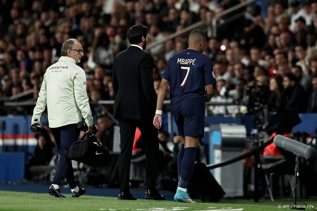 PSG-aanvaller Mbappé valt geblesseerd uit in duel met Marseille