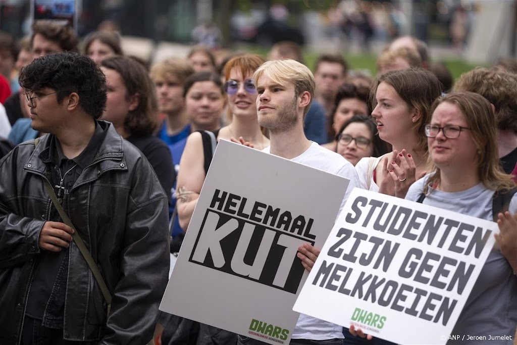 Studentenbond de straat op tegen boete en lagere basisbeurs