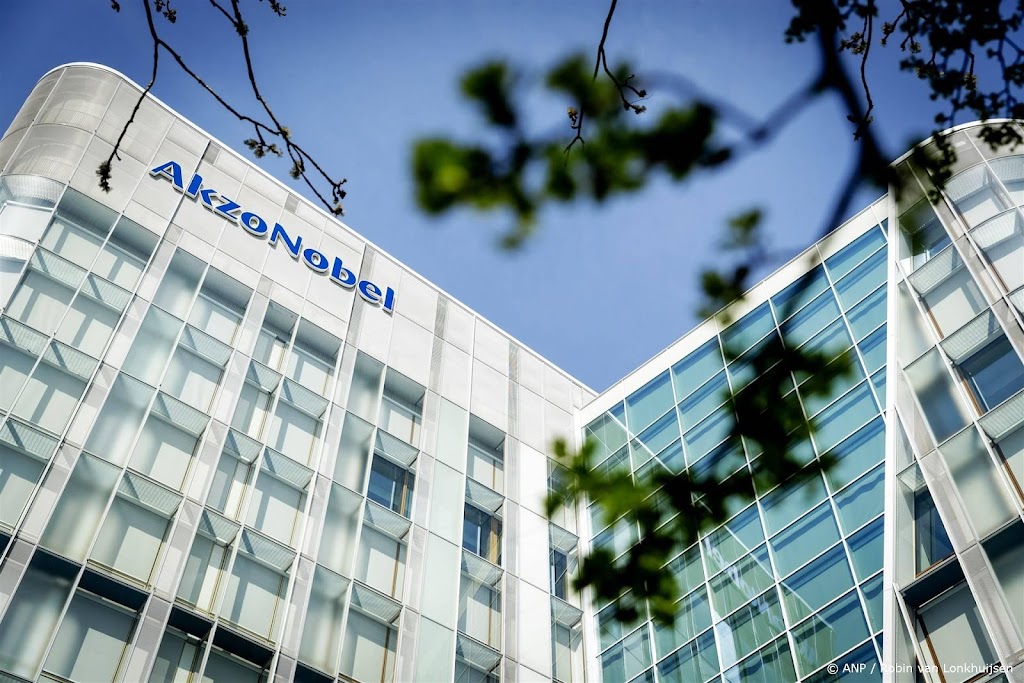 Aandacht voor AkzoNobel op Damrak om schrappen banen