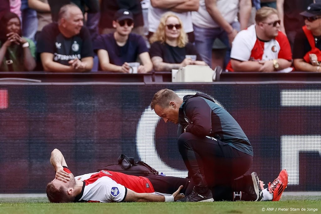 Feyenoord is aanvaller Giménez drie maanden kwijt