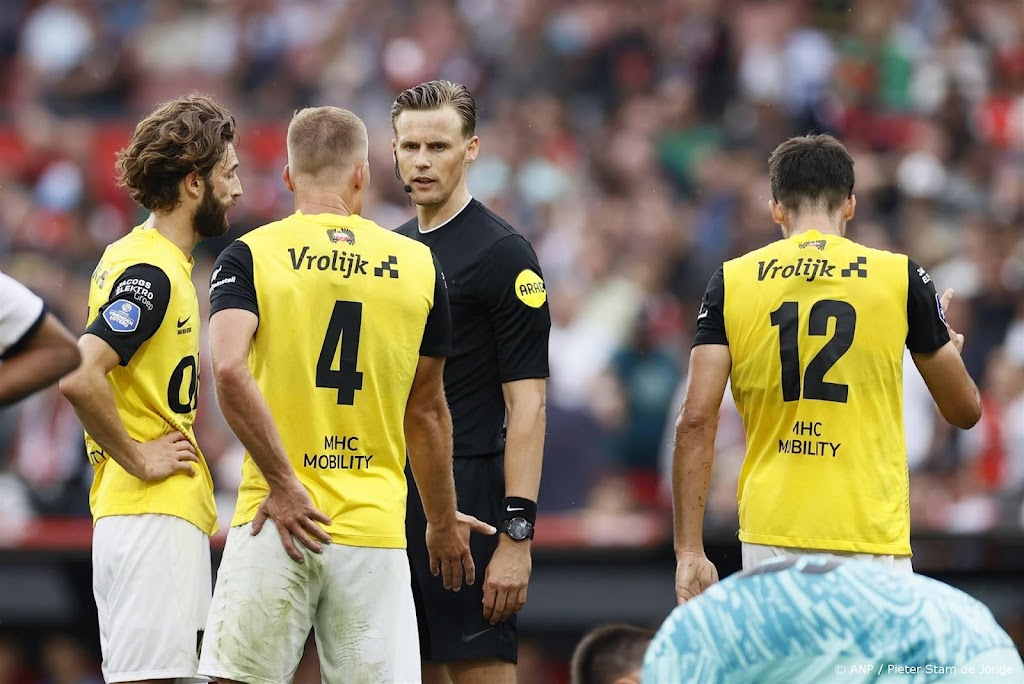 Nog drie NAC-supporters vast, Belgische man naar huis gestuurd