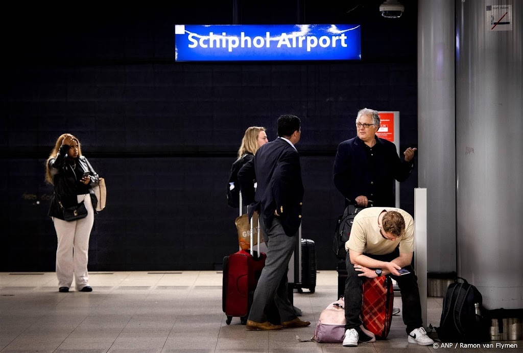 Defecte bovenleiding: fors minder treinen van en naar Schiphol