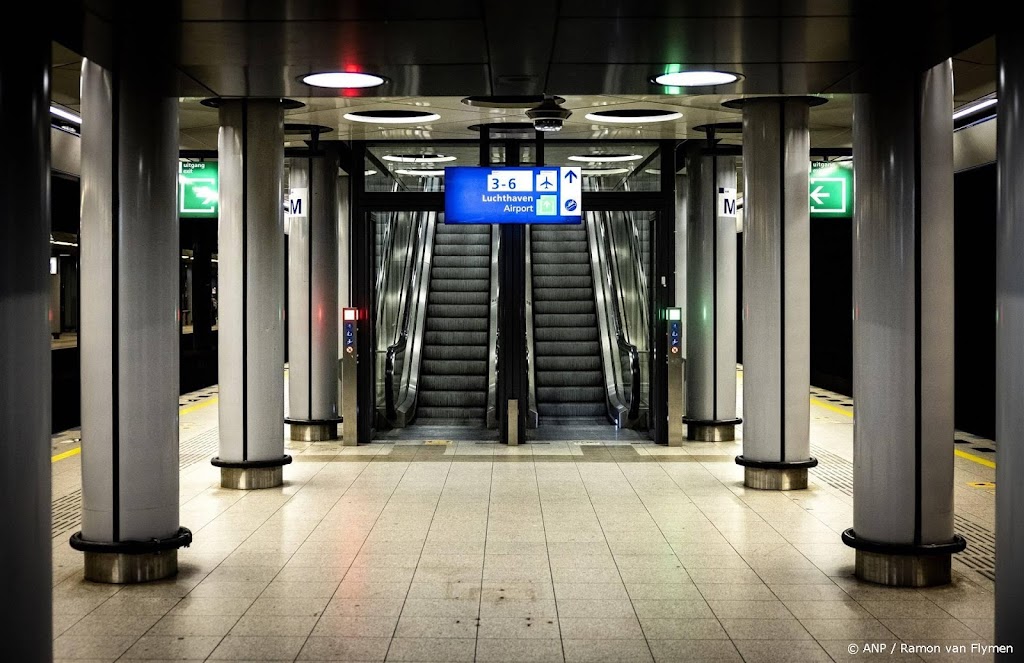 Bovenleiding bij Schiphol nog steeds defect, 'wel meer treinen'