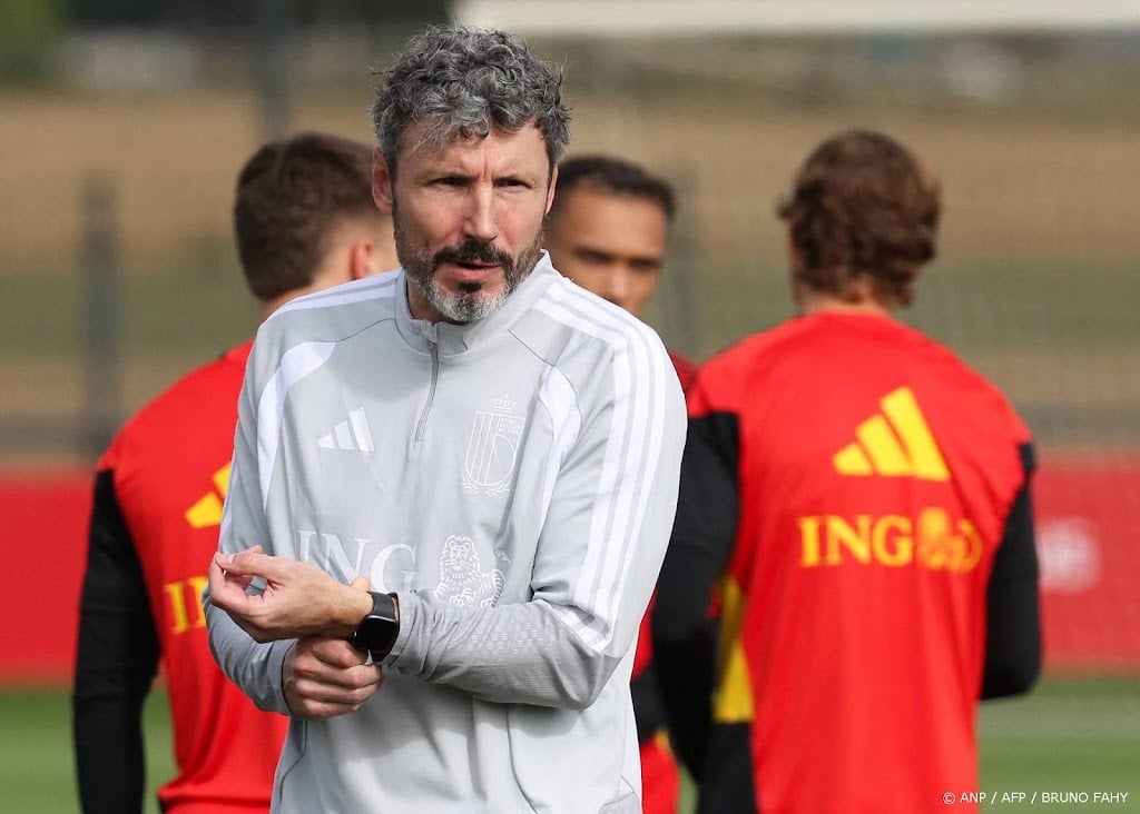 Van Bommel trapt niet in grap van Belgische journalist
