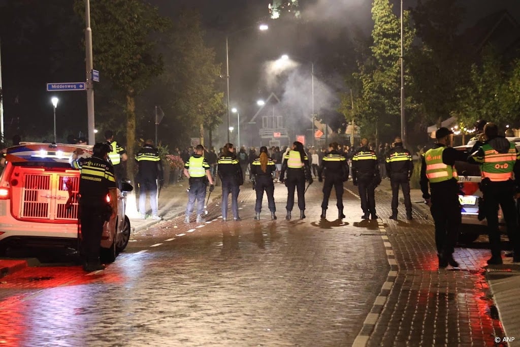 ME grijpt in bij azc-protest Kesteren na afsteken vuurwerk