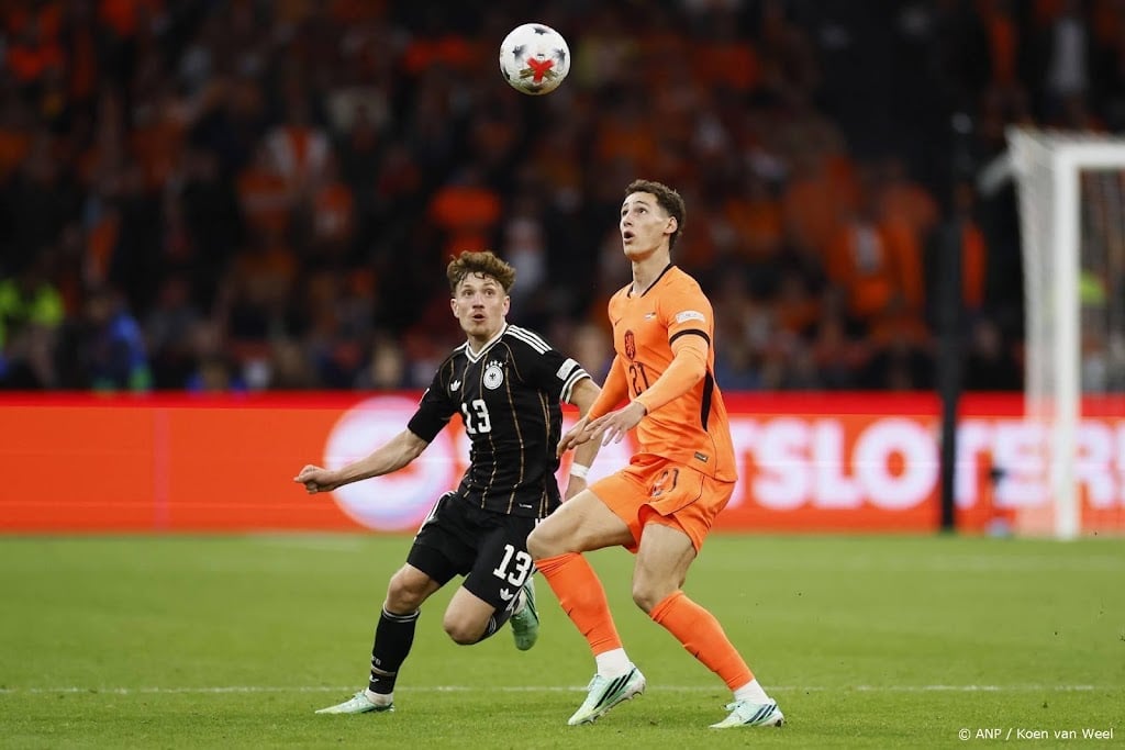 Van Bommel debuteert in navolging van opa en vader voor Oranje