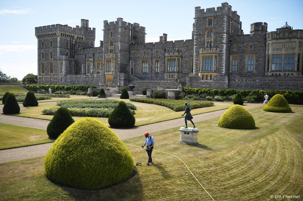 Nederlandse klokkenspecialist druk met klokken Windsor Castle