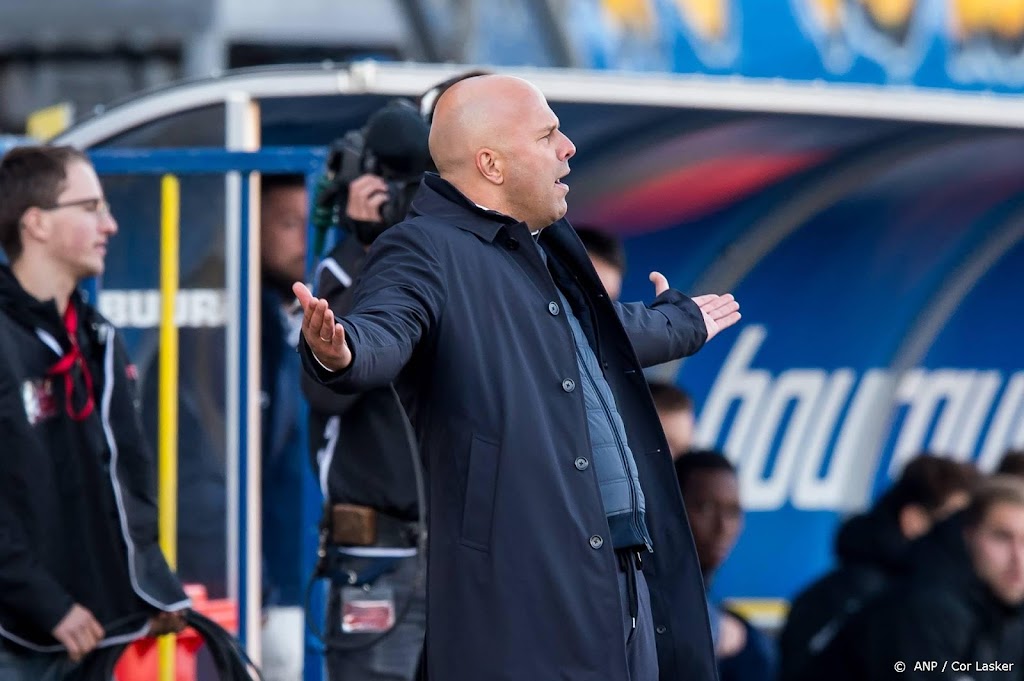 Coach Slot prijst Feyenoord, collega De Jong baalt