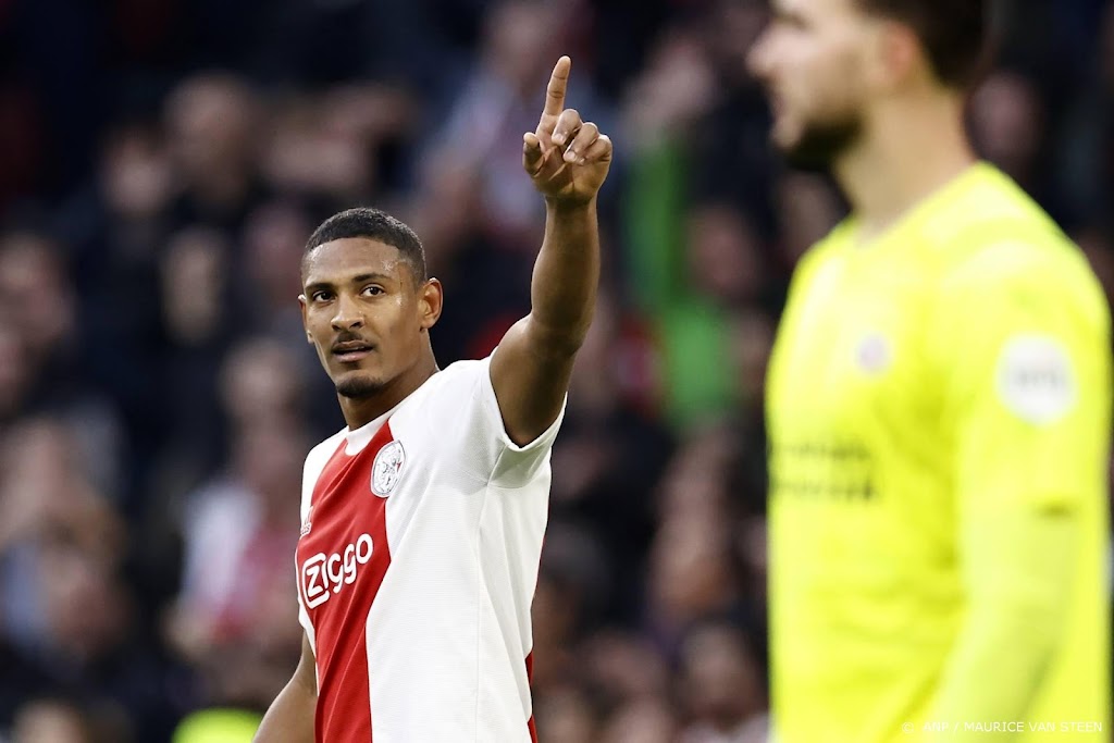 Koploper Ajax verslaat PSV met 5-0 in Johan Cruijff ArenA