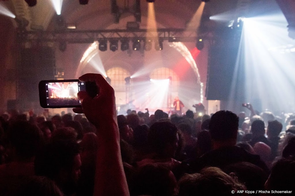 Tientallen telefoons festivalgangers Amsterdam mogelijk gestolen