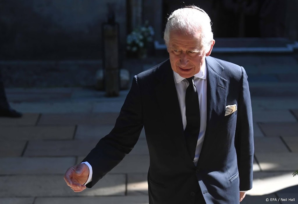 Wassen beeld koning Charles in Londen beklad met taart