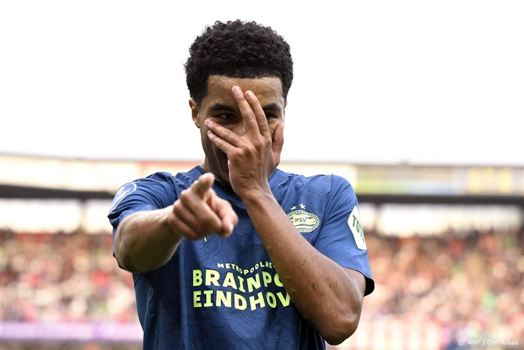 PSV start met Tillman als aanvallende middenvelder tegen RC Lens