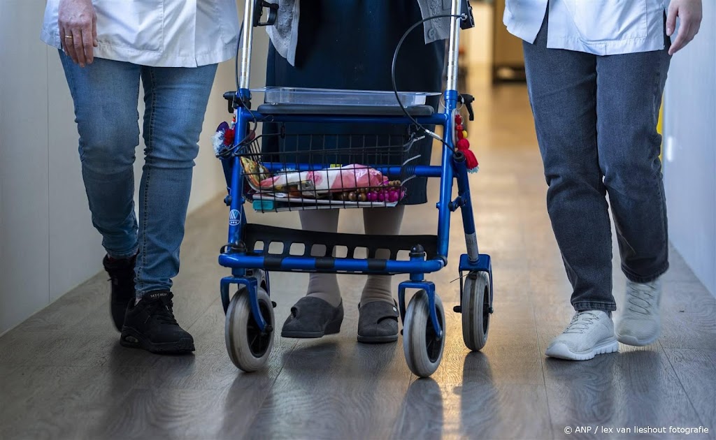 Meer en langer verzuim in zorg, met name onder 55-plussers