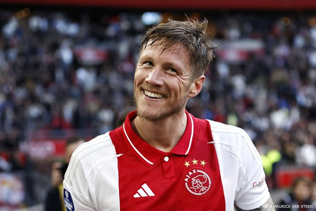Ajax begint met Weghorst aan uitduel met Qarabag 