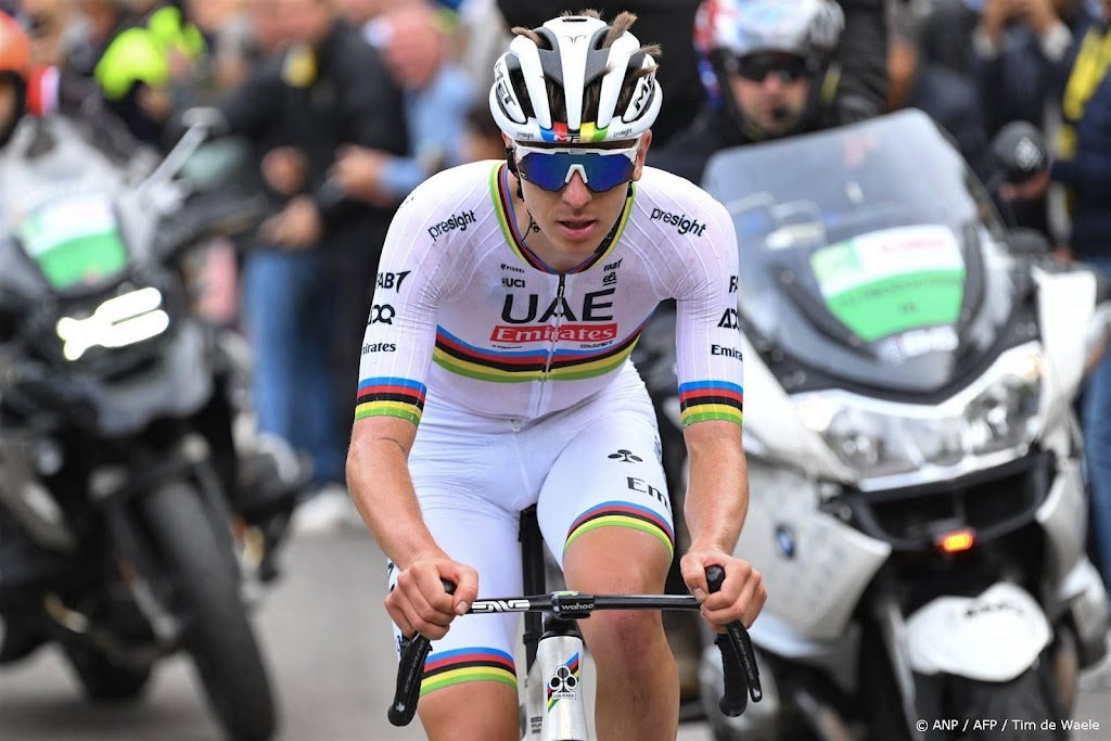Pogacar verlengt contract bij UAE Team Emirates tot en met 2030  