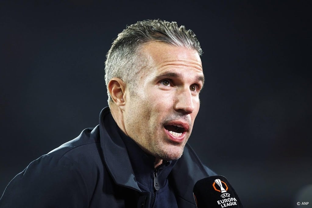 Trainer Van Persie kijkt uit naar topper tegen PSV