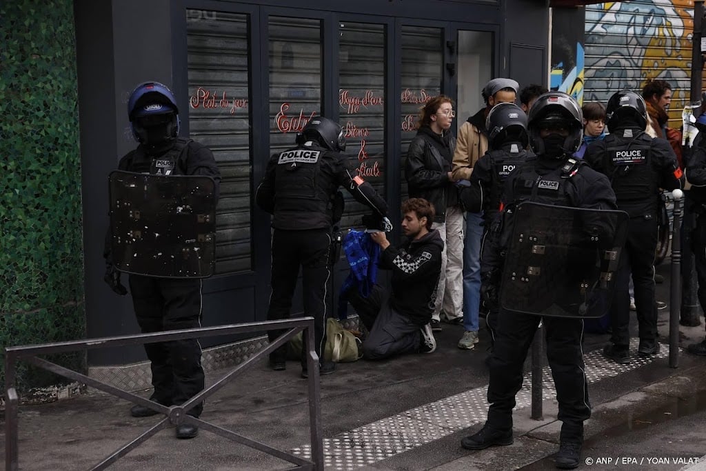 Franse politie verricht arrestaties en neemt wapens in beslag
