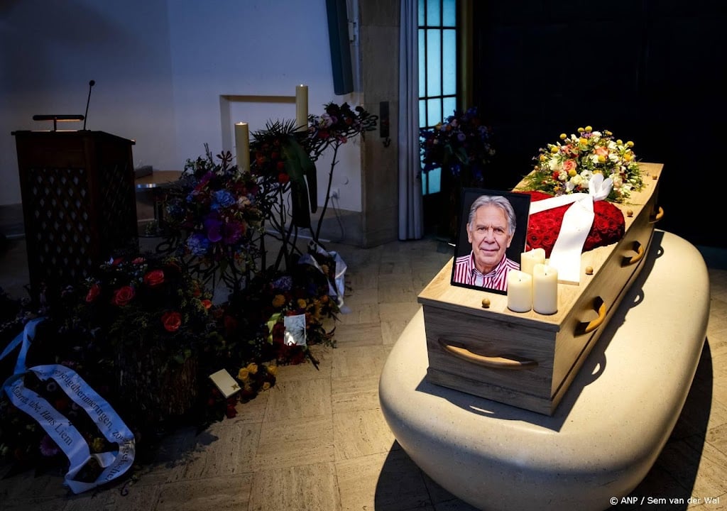 Maarten Spanjer in besloten kring begraven