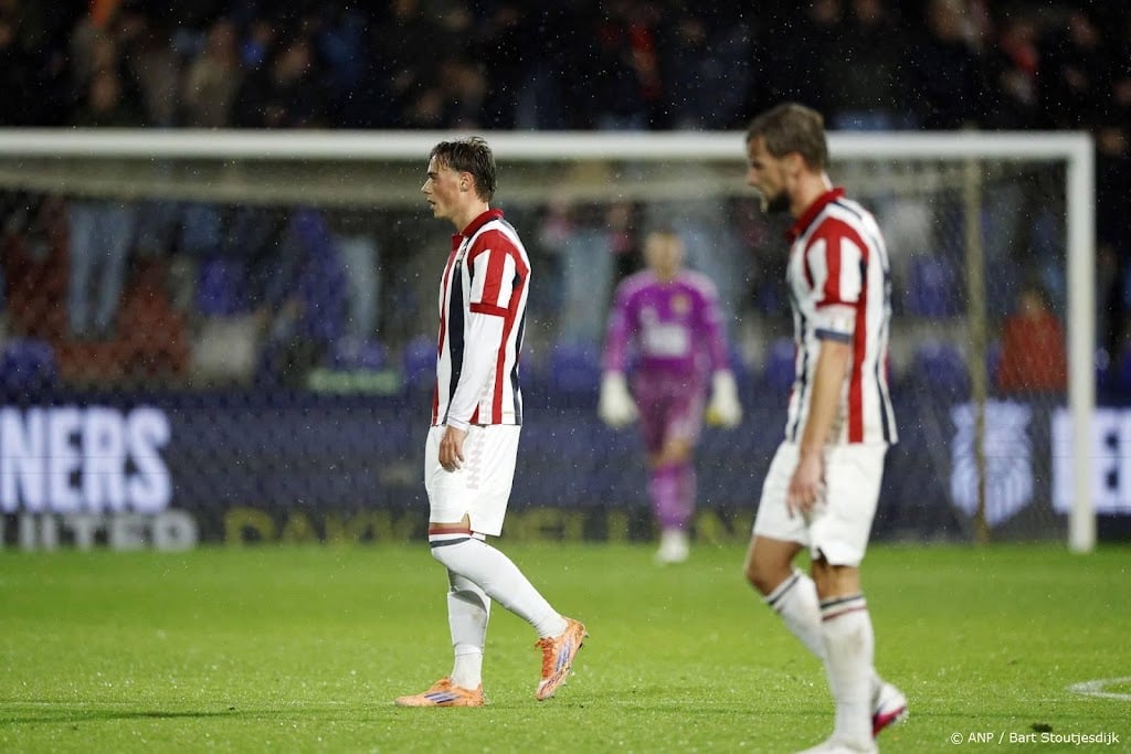 Willem II verliest van SC Cambuur (1-6) met interim-coach Koster