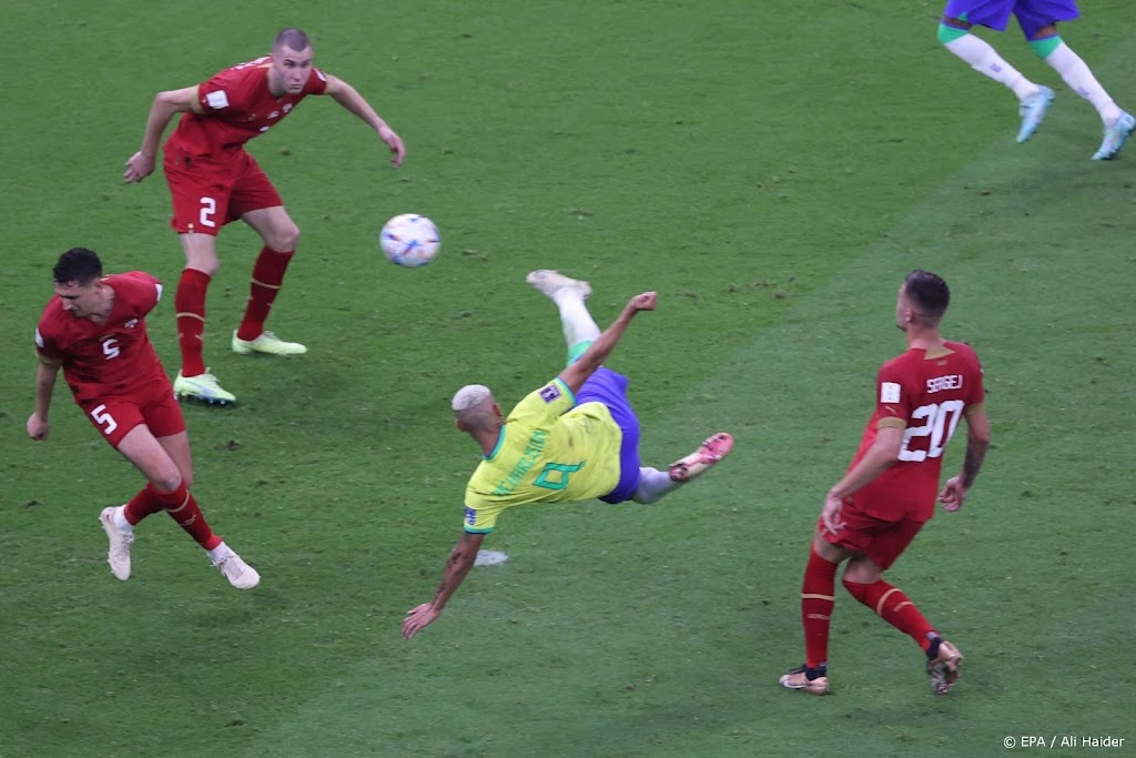 Brazilië swingt na rust en ziet Richarlison tweemaal scoren      