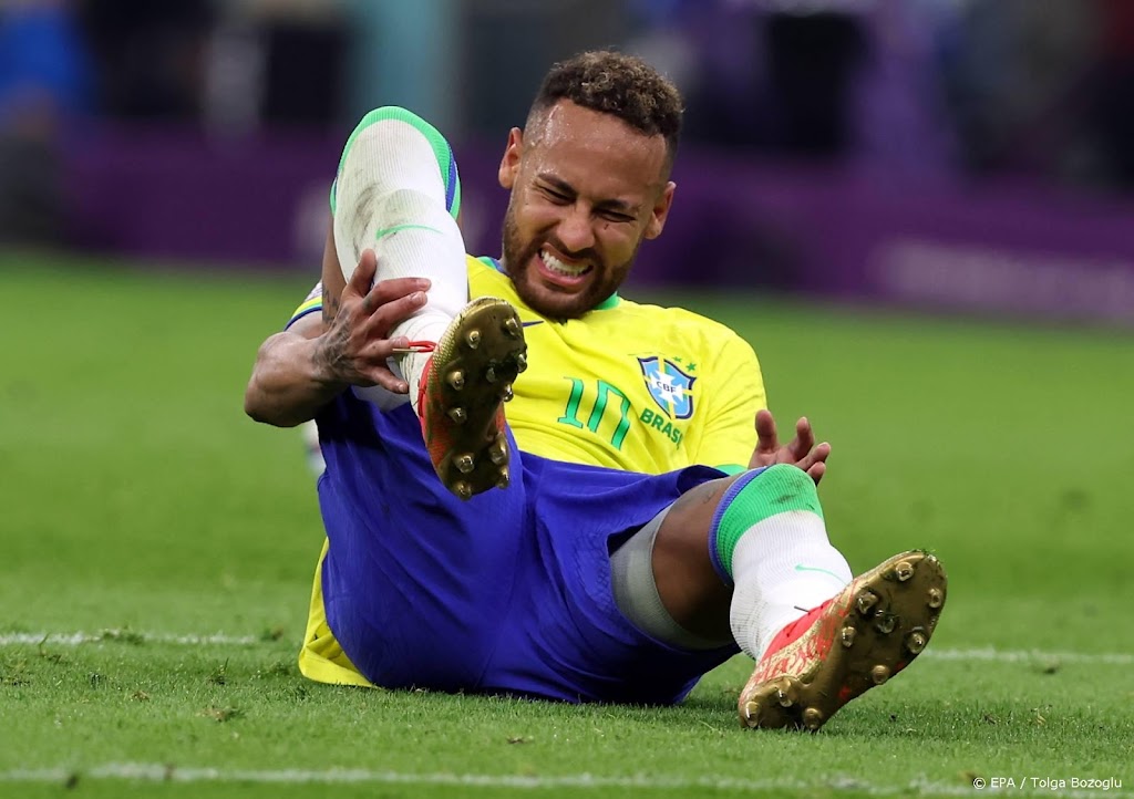Braziliaan Neymar valt met dikke enkel uit, ernst nog onduidelijk