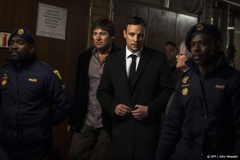 'Blade Runner' Pistorius tien jaar na moord voorwaardelijk vrij