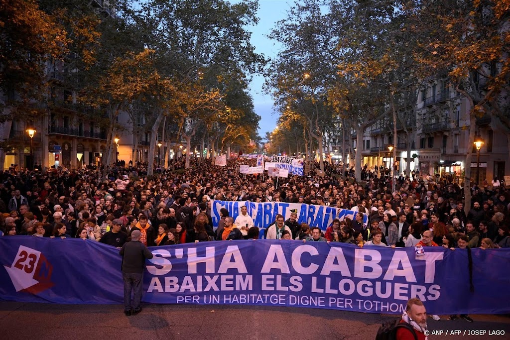 Duizenden mensen in Barcelona de straat op tegen hoge huurprijzen
