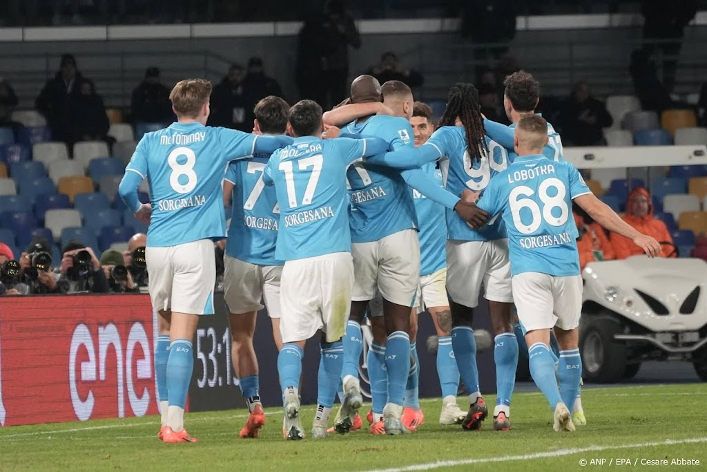Napoli verslaat Roma dankzij Lukaku en is weer koploper in Italië