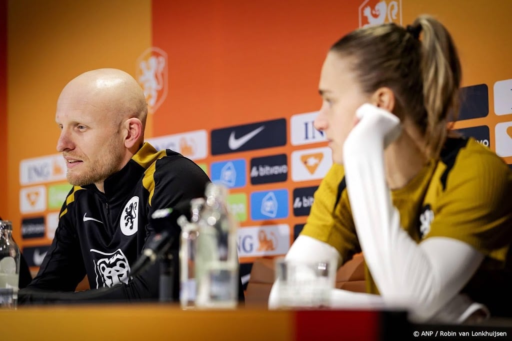 Bondscoach Veurink ziet drie speelsters afhaken bij Oranje