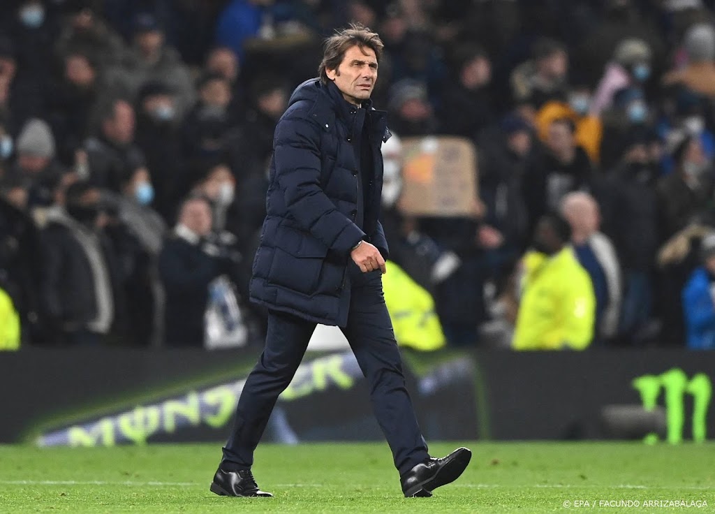 Spurs-coach Conte baalt van doorvoetballen met kerst
