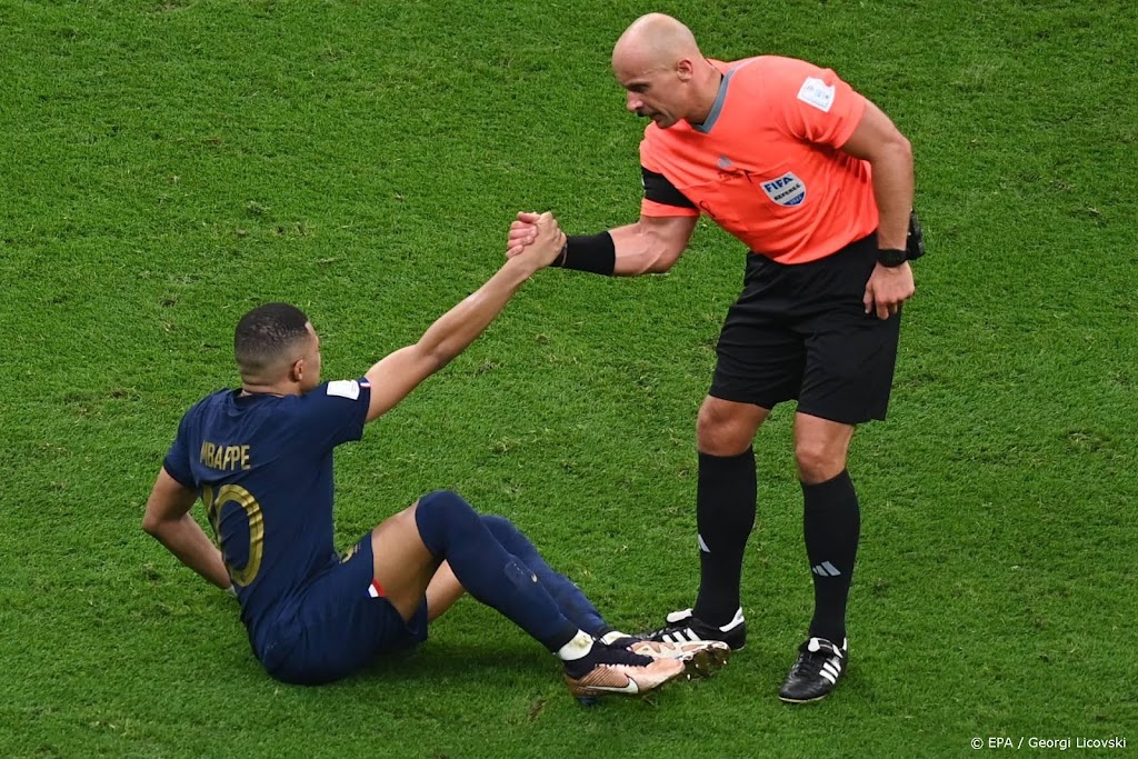 Arbiter WK-finale snapt weinig van kritiek Fransen 