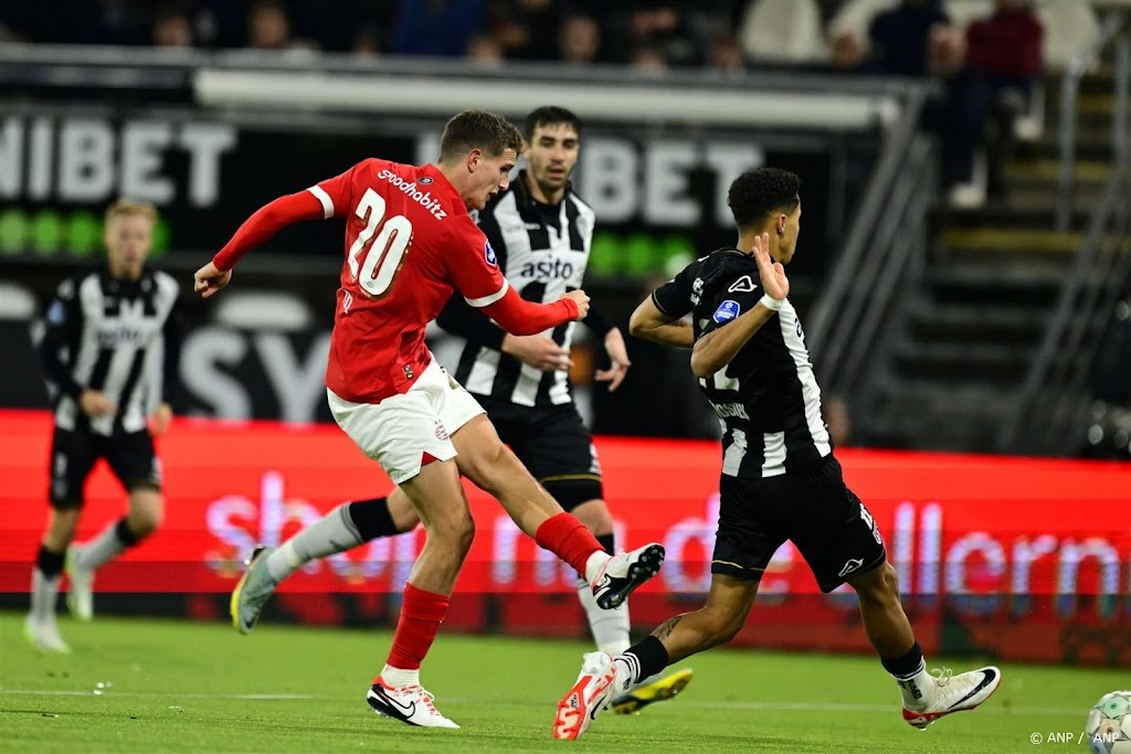 Koploper PSV oefent in Marbella tegen Heracles en HSV