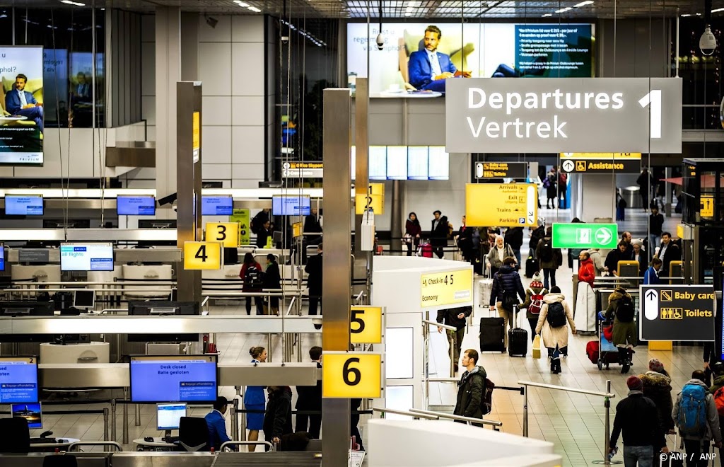 Windvlagen blijven vliegverkeer Schiphol hinderen