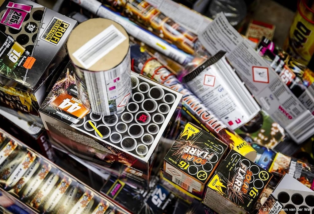 Politie vindt 850 kilo zwaar illegaal vuurwerk in Enschede