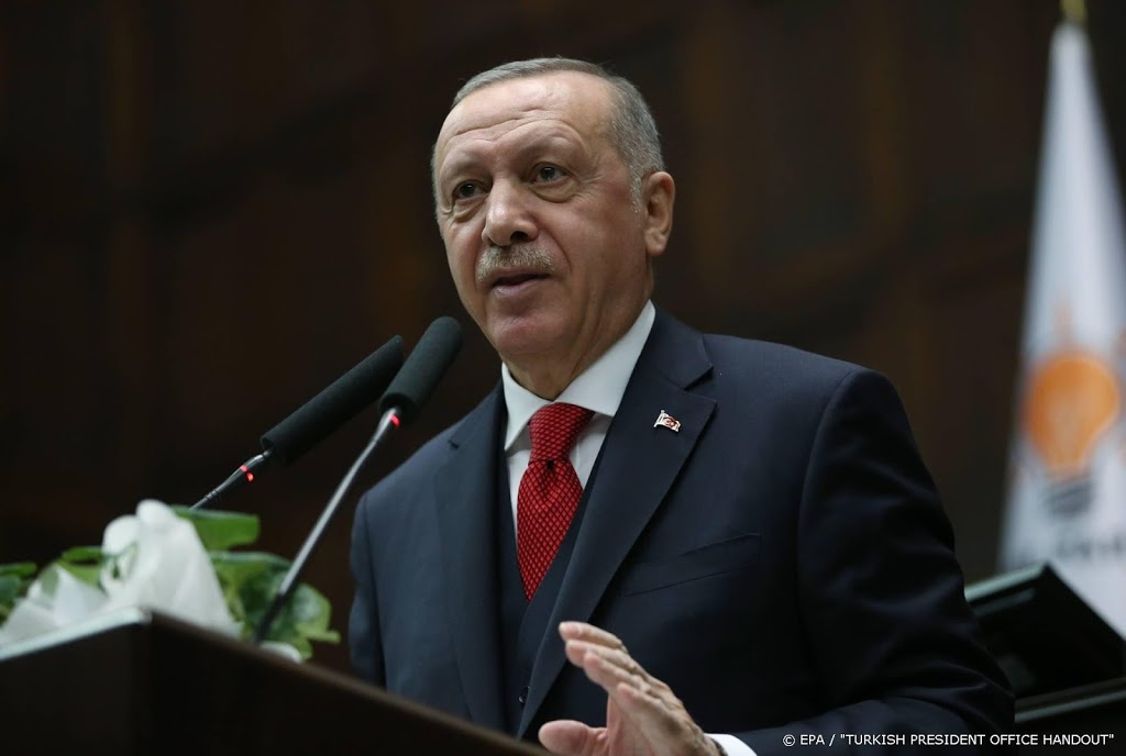 President Erdogan bezoekt Turks aardbevingsgebied