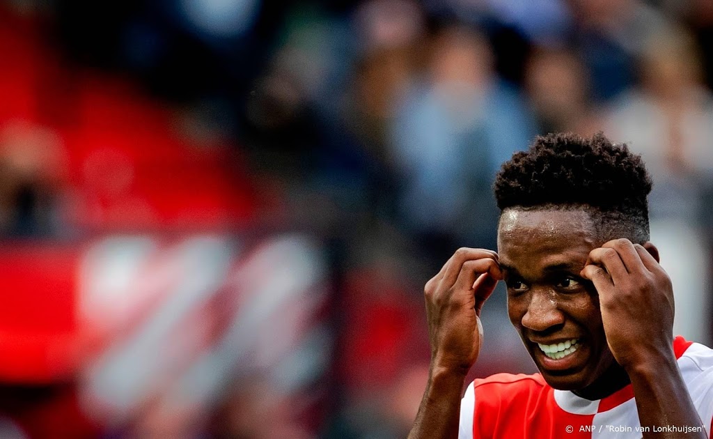 Feyenoord in Almelo met Sinisterra voor Larsson