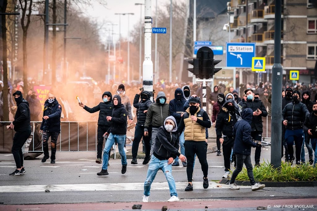 Politie en Facebook houden oproepen tot geweld in de gaten